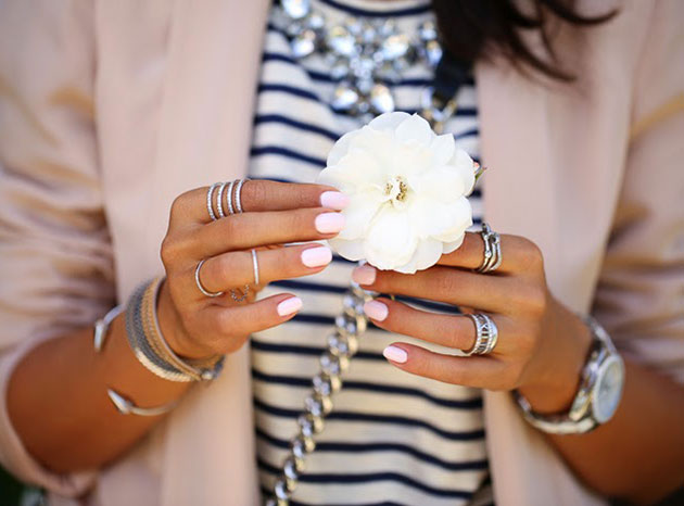 mix de anéis ouro e prata