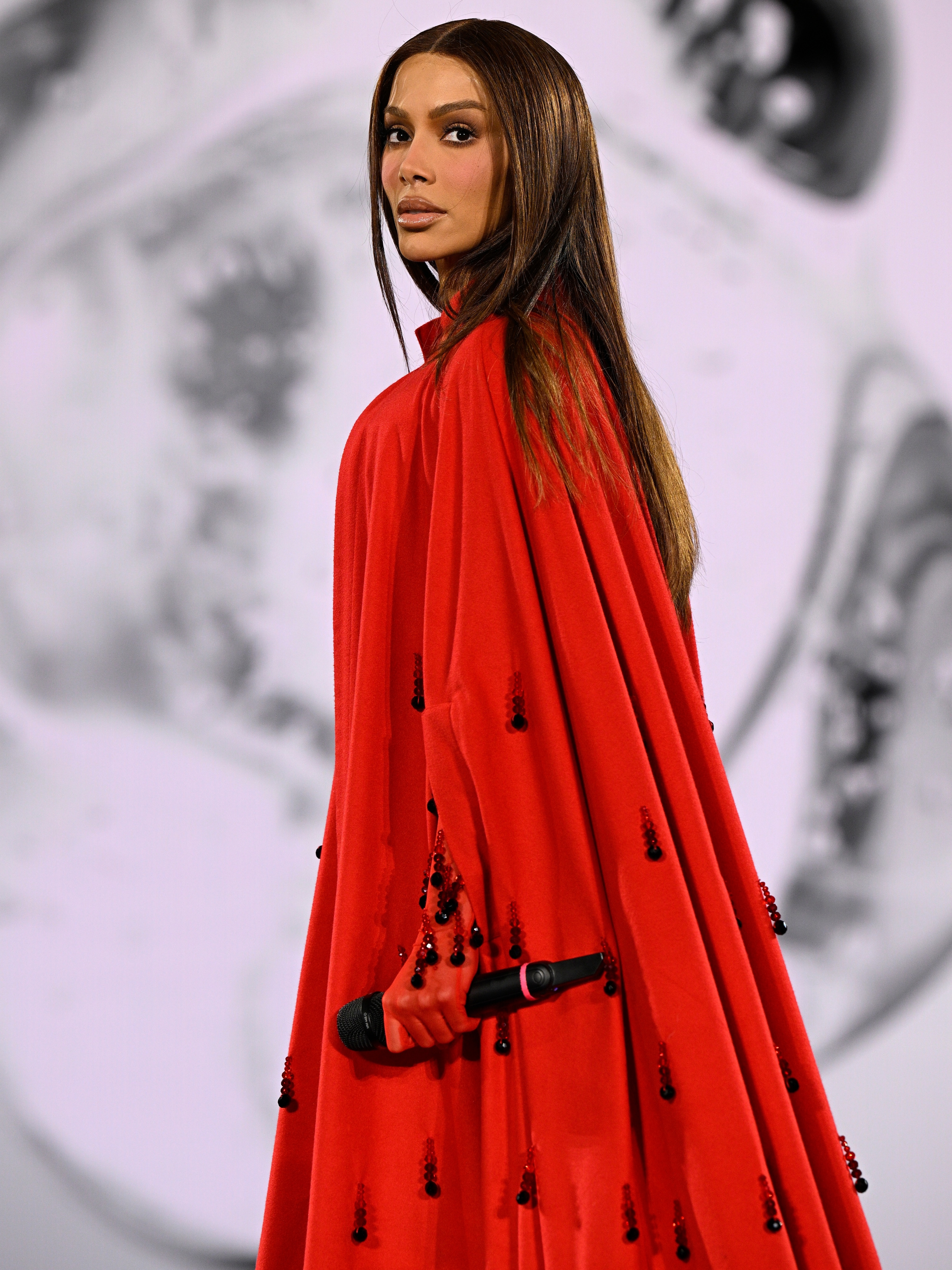 Quem Mais Desfilou com Anitta na Semana de Moda de Paris?