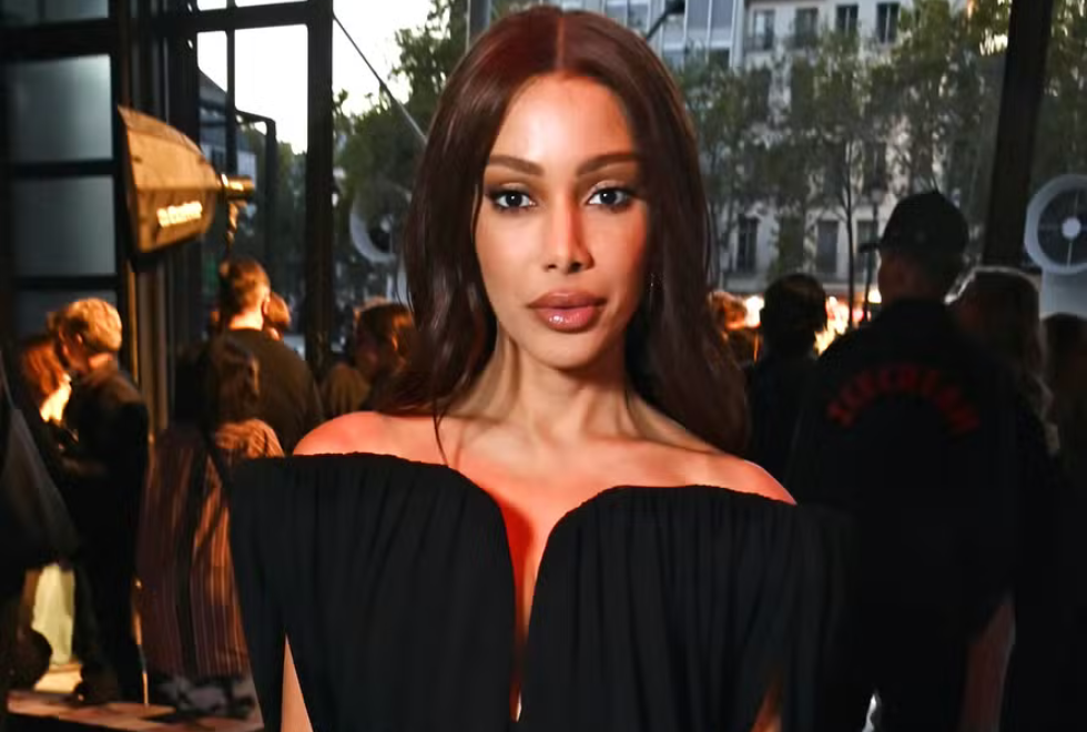 Anitta: De Cantora a Ícone da Moda em Paris