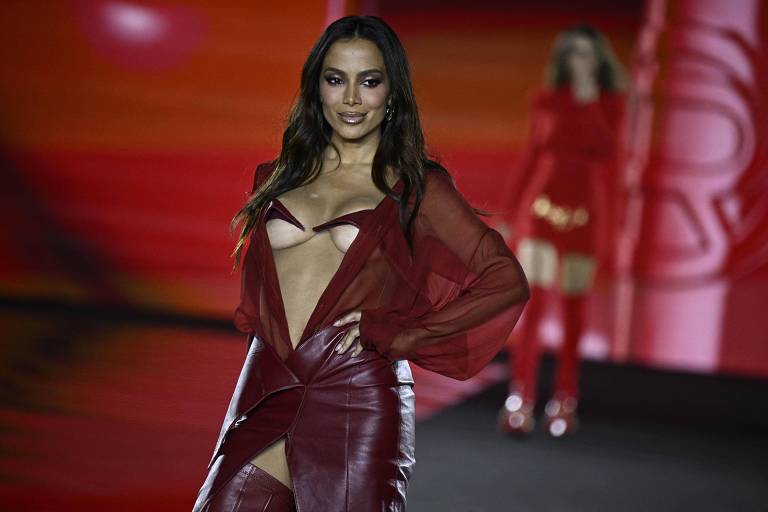 O Look Completo de Anitta no Le Défilé da L'Oréal Paris