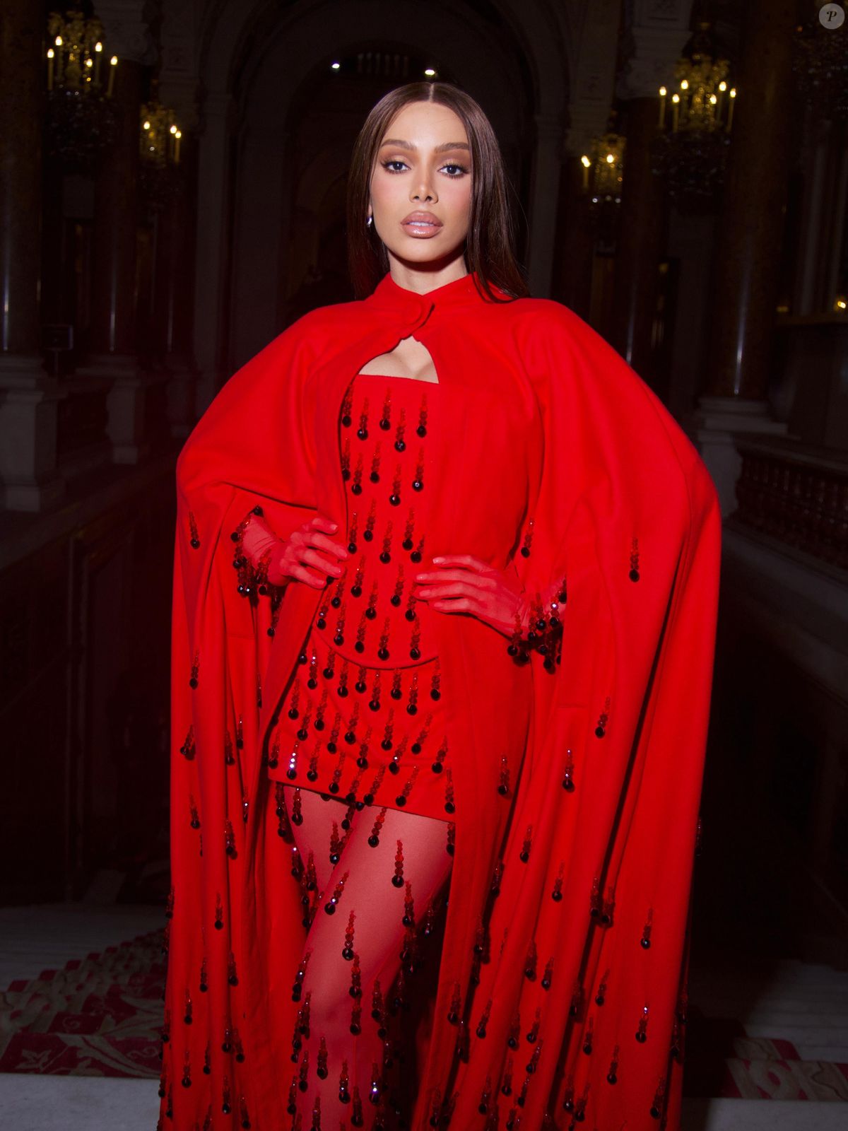 A História por Trás do Look Artemisi de Anitta