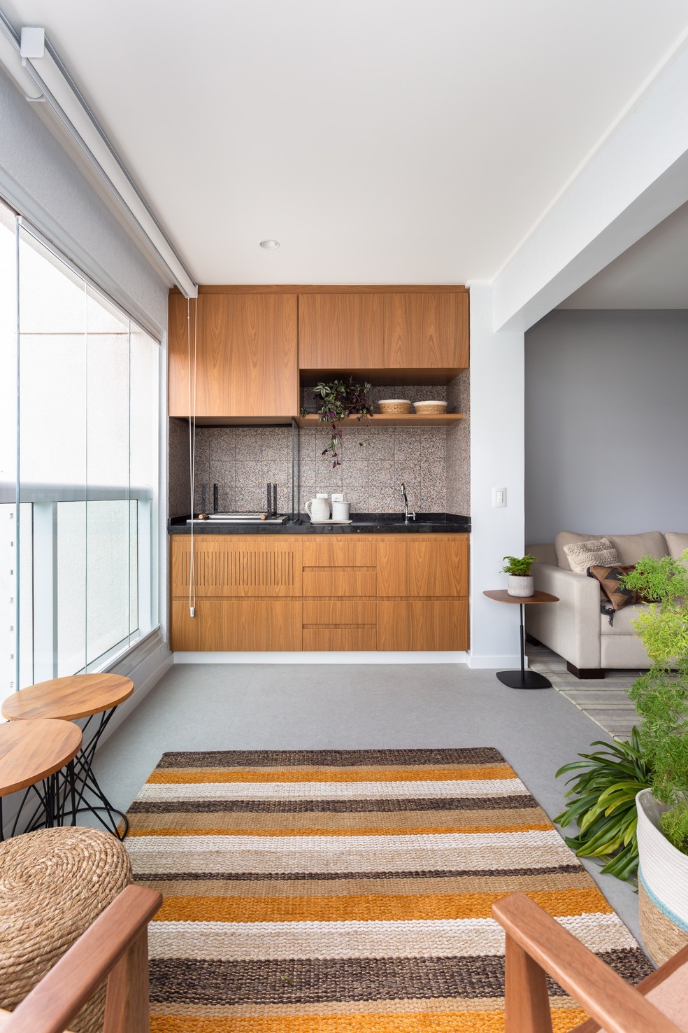 transformação área gourmet pequena antes e depois