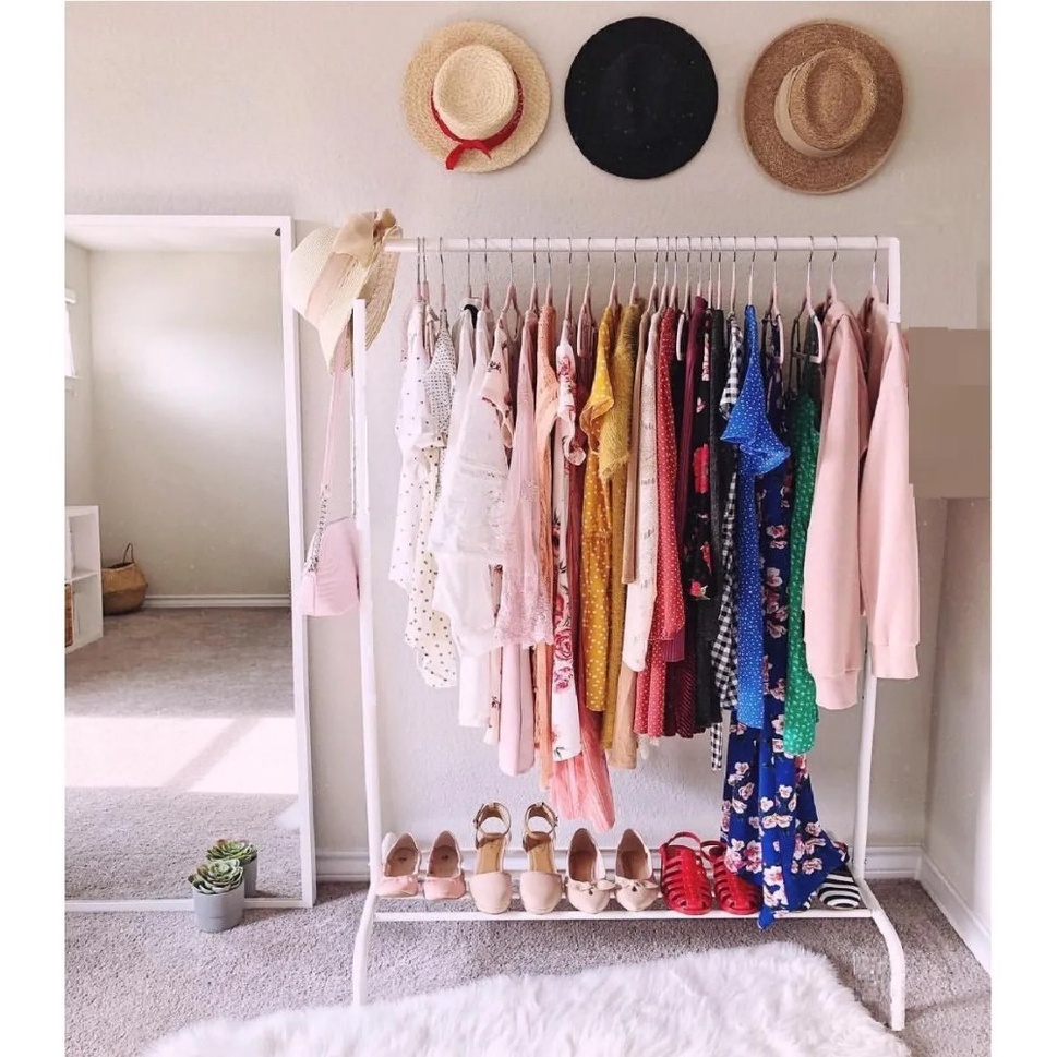 arara de roupas de madeira rustica para sala