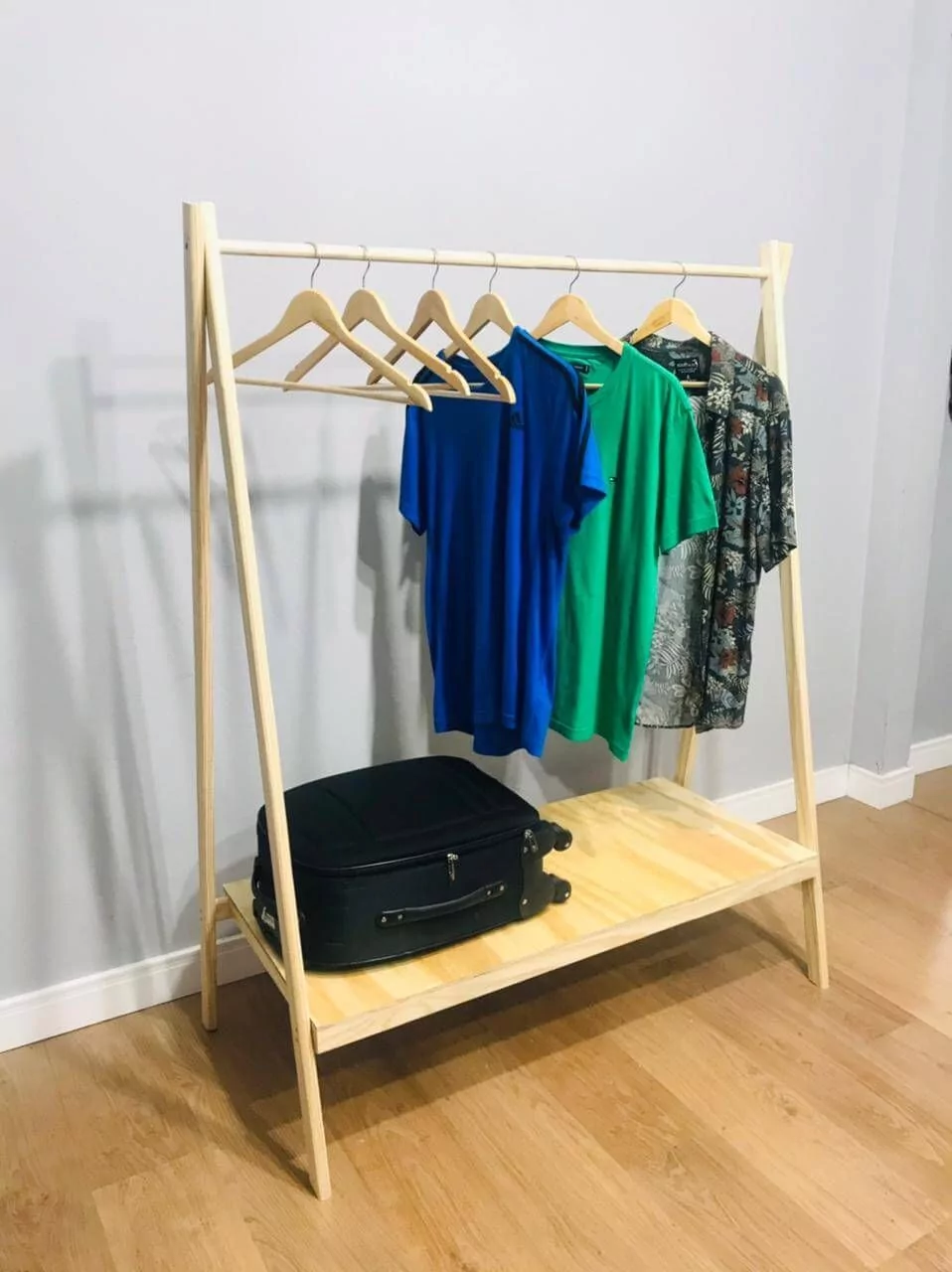 melhor arara de roupas para quarto pequeno