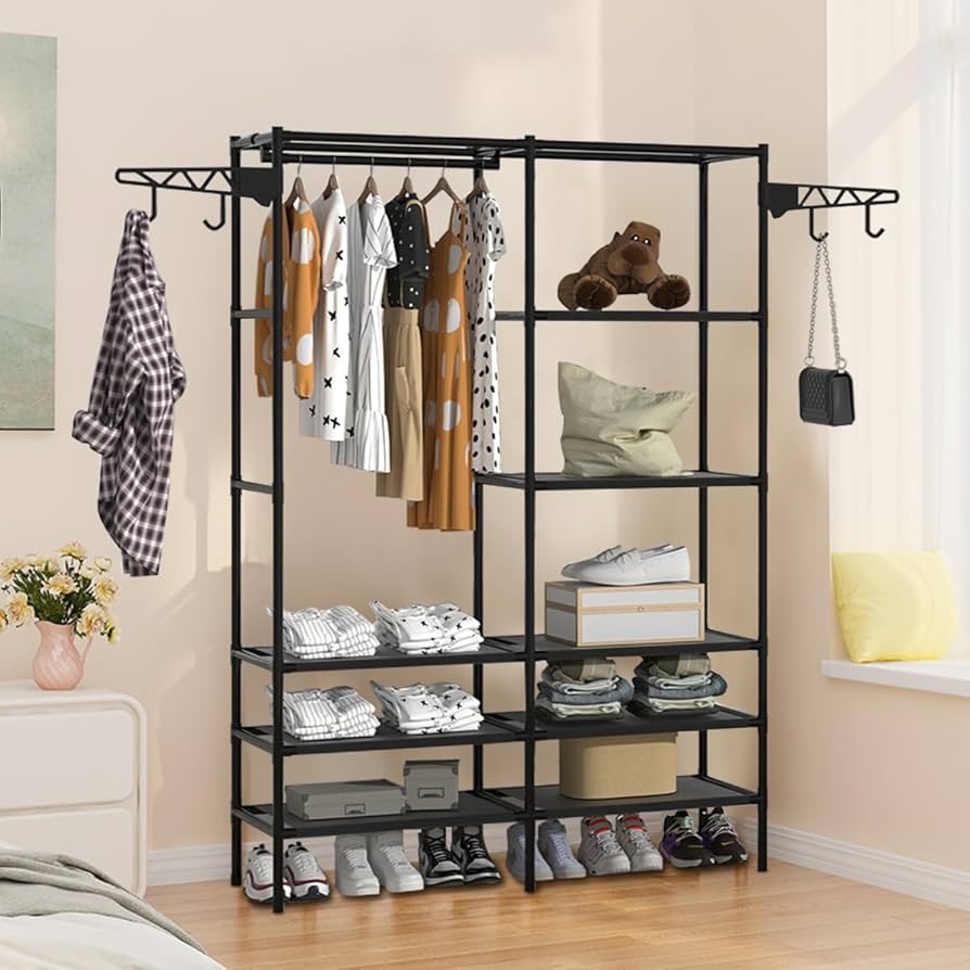 arara de roupas com sapateira e prateleiras