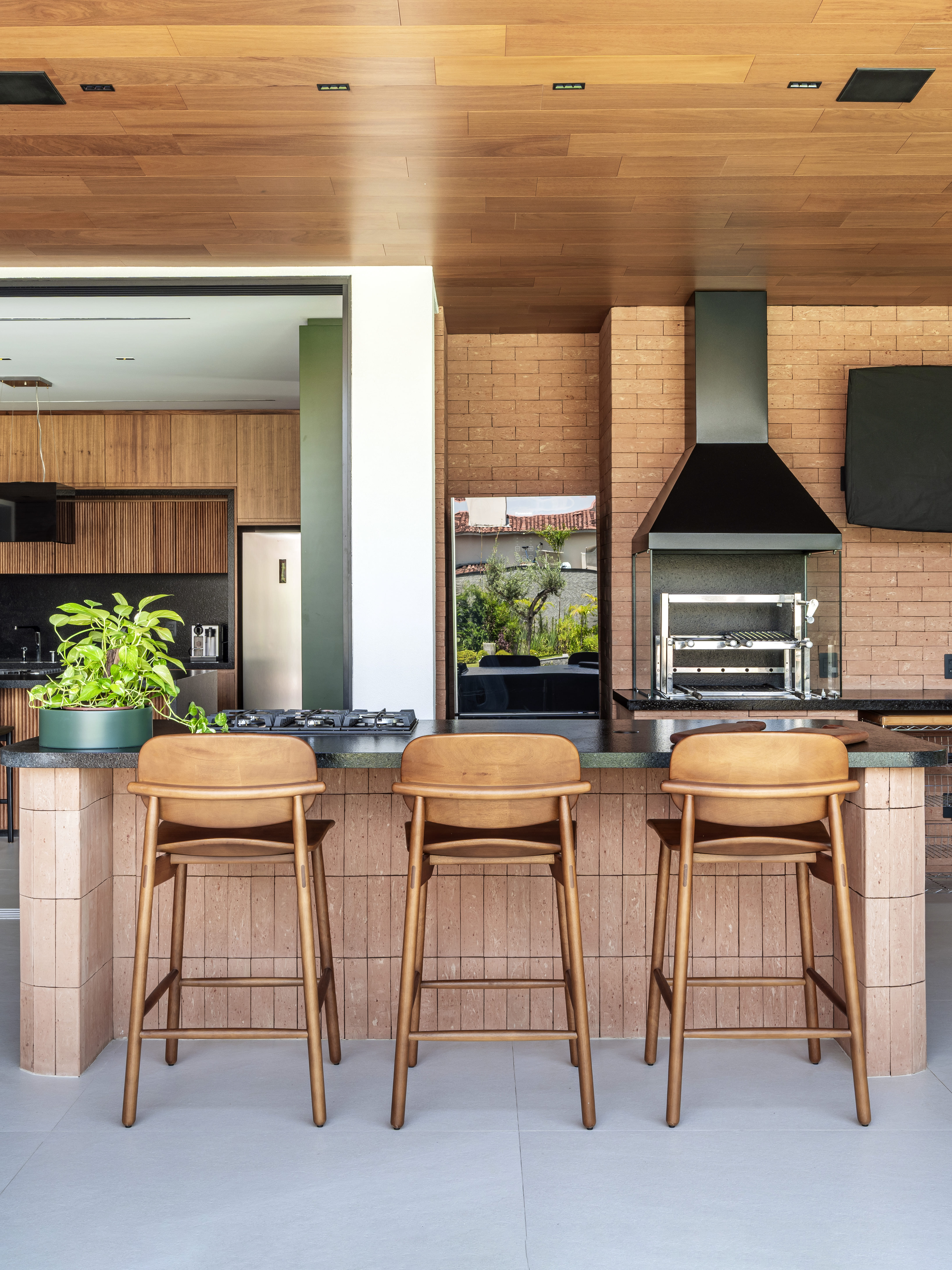 Área Gourmet Rústica Pequena: Otimizando Espaços em Apartamentos e Varandas