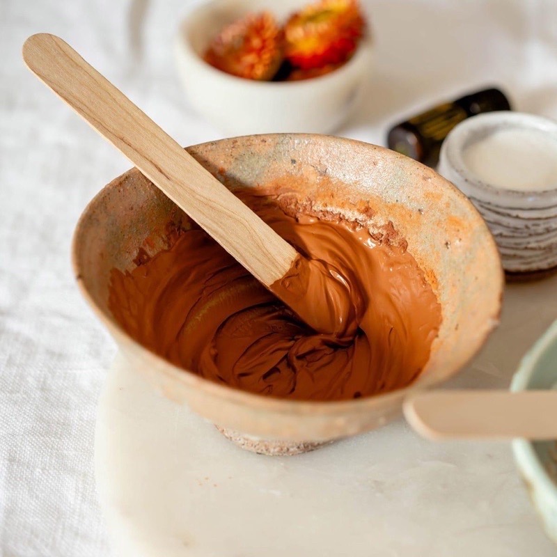 Guia Completo: Como a Argila Vermelha Transforma sua Pele e Cabelo