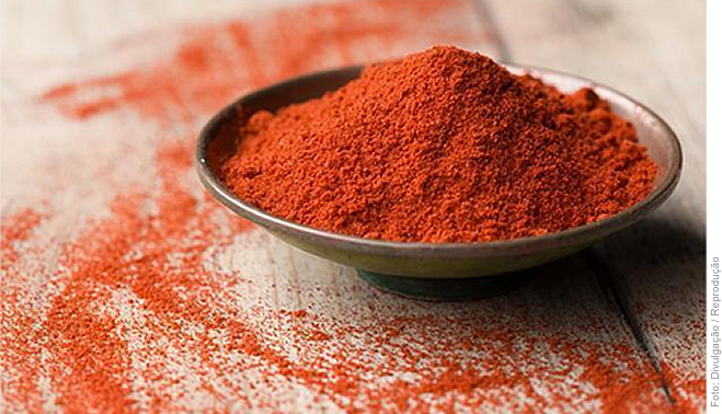 Argila Vermelha: O Segredo Natural para Peles Sensíveis e Maduras