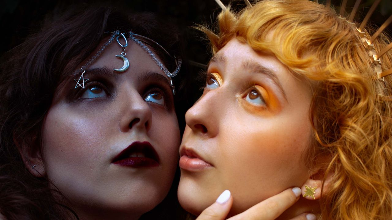 Guia Completo: Os 4 Arquétipos Femininos do Ciclo da Vida; Desvende a Deusa em Você: Conheça os 7 Arquétipos Femininos; Arquétipos Femininos e Carreira: Potencialize Sua Liderança e Marca Pessoal; Como Usar os Arquétipos Femininos para o Autoconhecimento e Equilíbrio; Além da Donzela e da Mãe: Explore a Feiticeira e a Anciã em Você