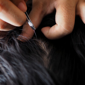 Como cuidar de cabelos grisalhos naturalmente