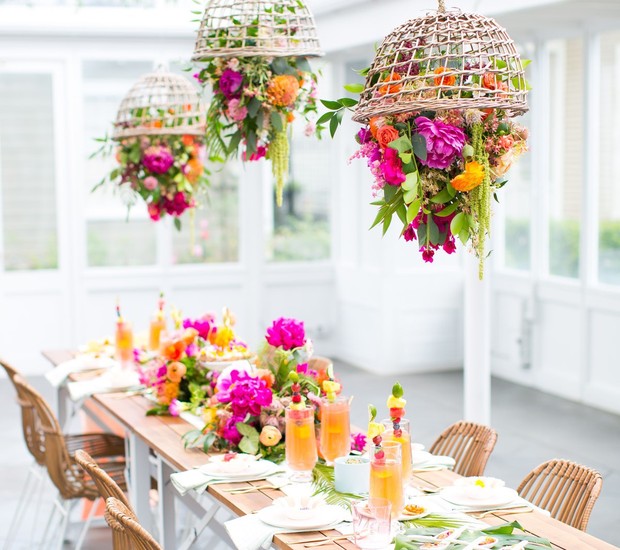 Flores Artificiais vs. Naturais: Qual a Melhor Escolha para sua Decoração?