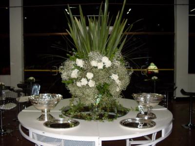 Como Cuidar de Flores Naturais na Mesa de Jantar