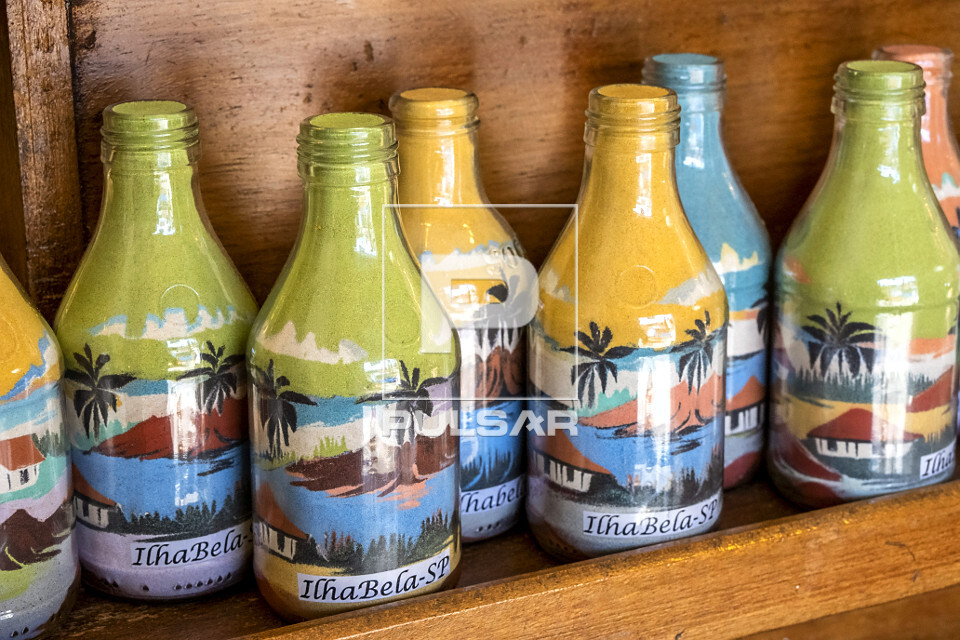 decorar vasos com areia colorida