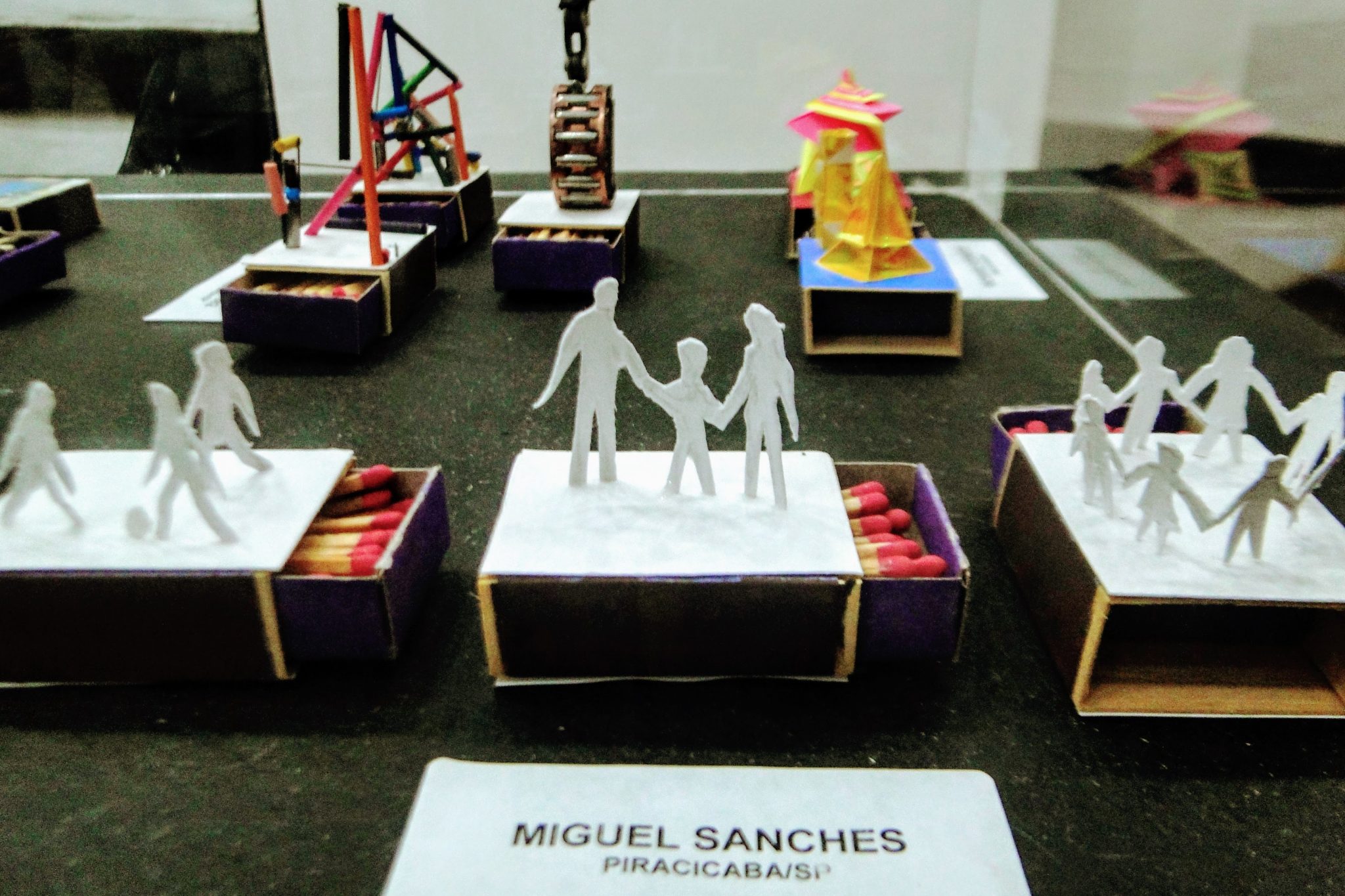 Como Fazer Penteadeira para Bonecas com Caixas de Fósforo