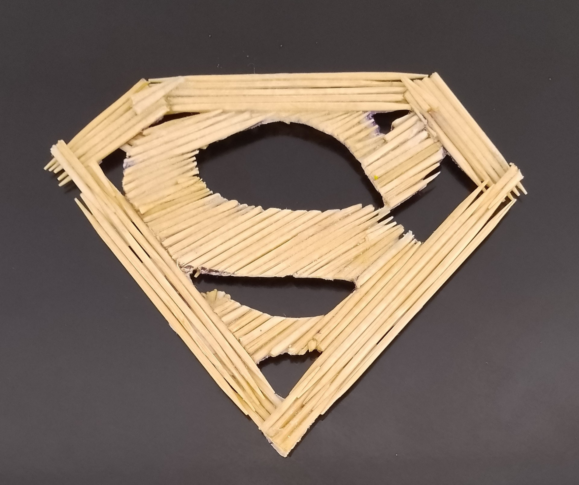 DIY: Crie um Espelho Decorativo Estilo Sunburst com Palitos de Dente