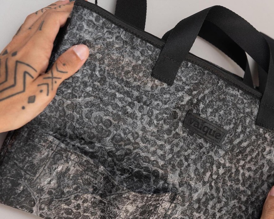 artesanato com sacola plástica derretida