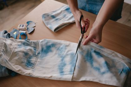Transforme seu Guarda-Roupa: 10 Projetos de Upcycling de Jeans Que Você Precisa Conhecer