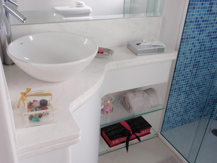 ideias de bancada para banheiro estreito