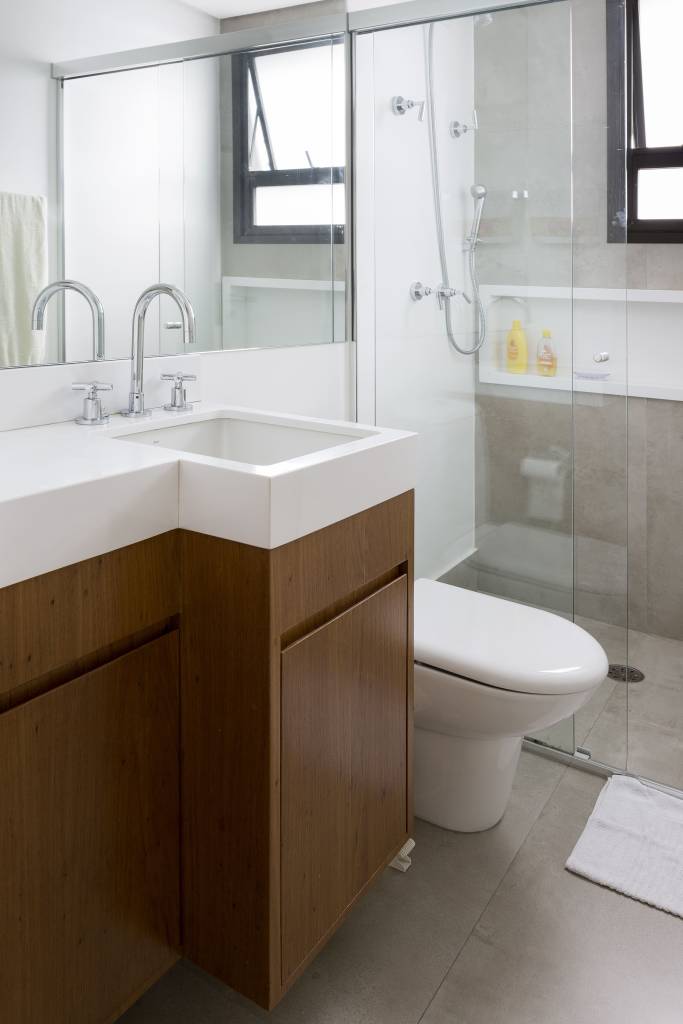 soluções de armazenamento para banheiros pequenos