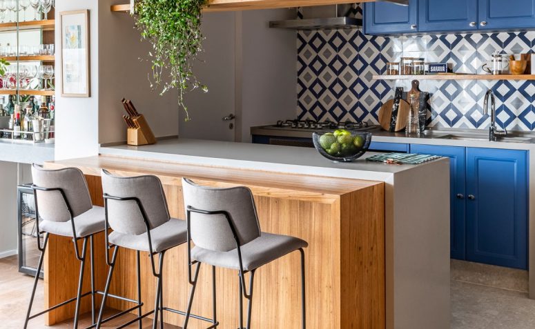 Bancada de Ilha em Madeira de Demolição: Estilo e Funcionalidade