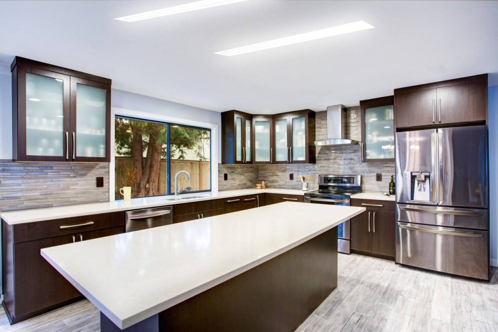 vantagens da cozinha em L em apartamentos pequenos