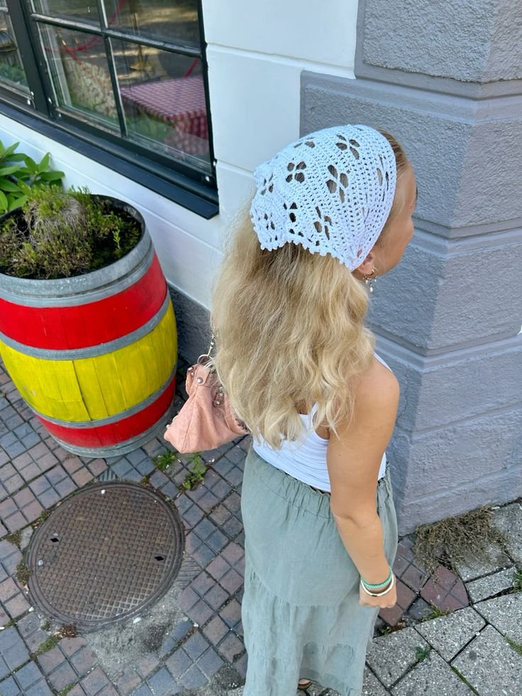 Bandana de Crochê: 5 Formas Criativas de Usar no Verão