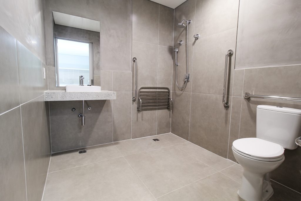 banheiro adaptado para idosos