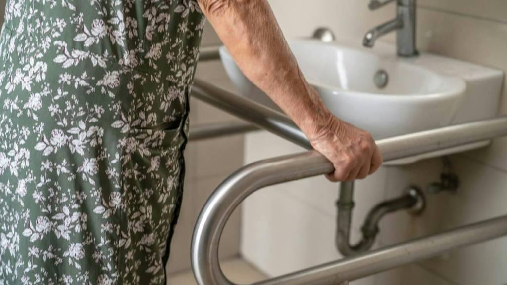 adaptações para banheiro de idosos