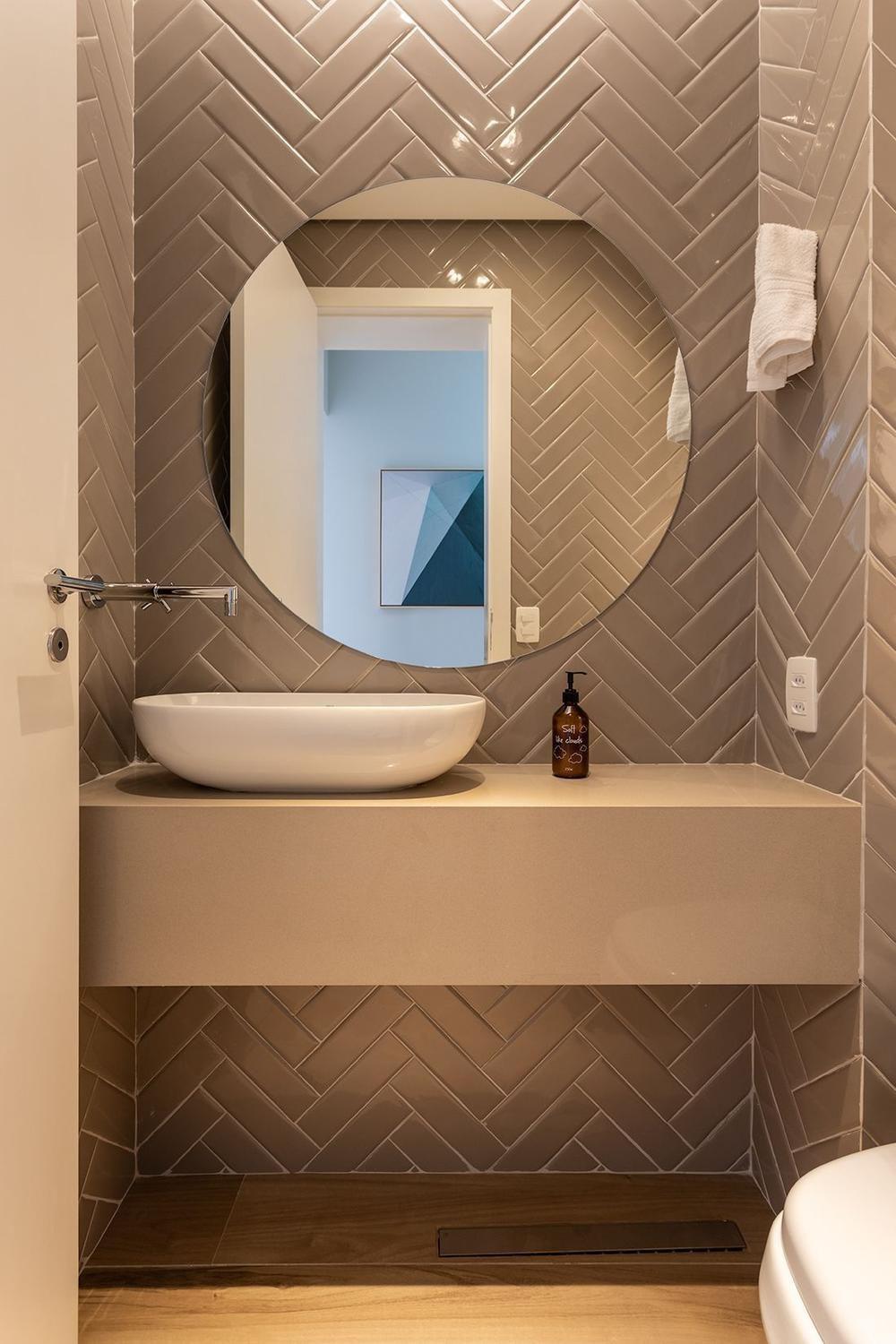 Tendências de design para banheiros em 2026: O luxo silencioso e o revestimento 3D