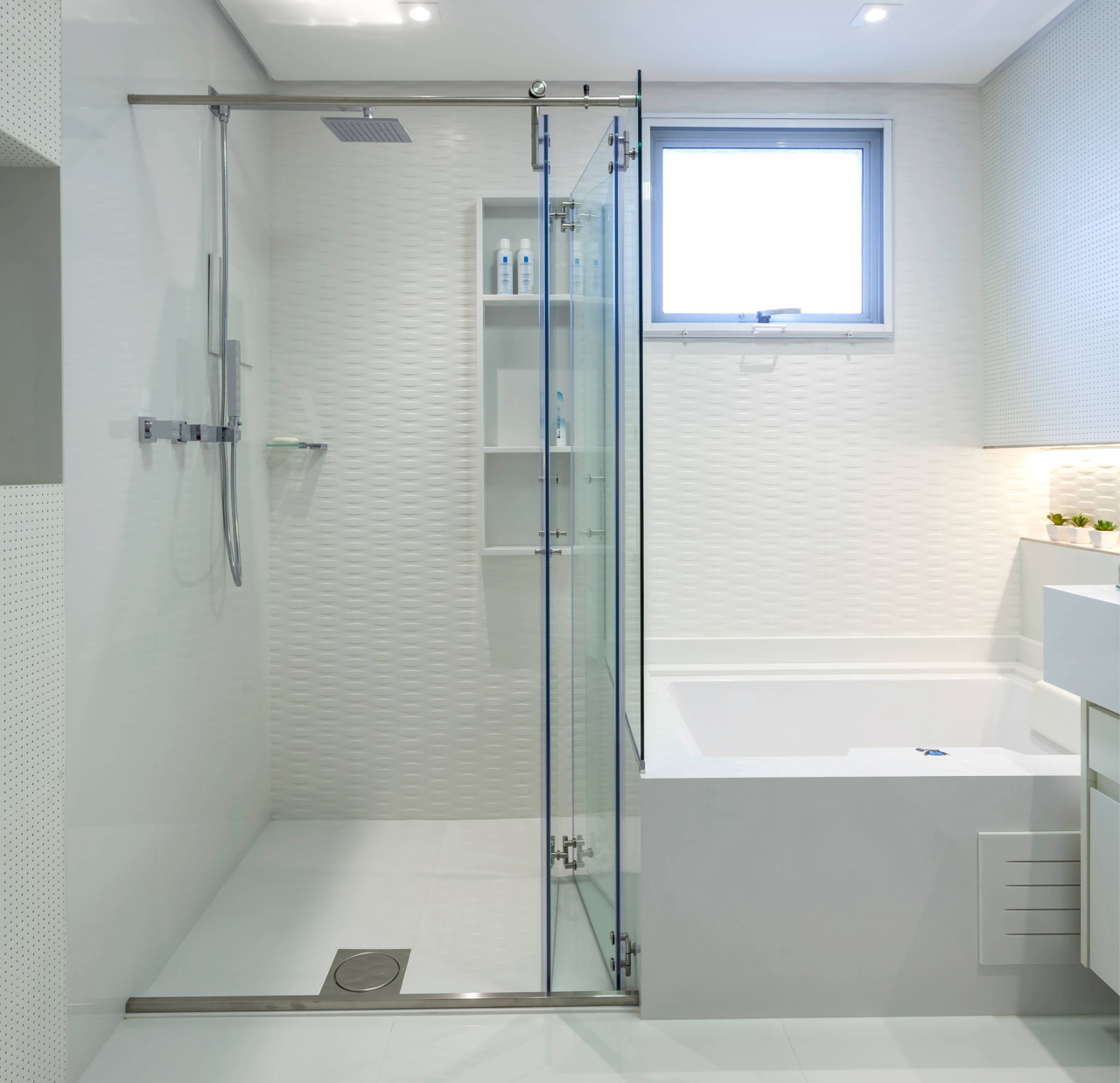 banheiro com banheira pequena