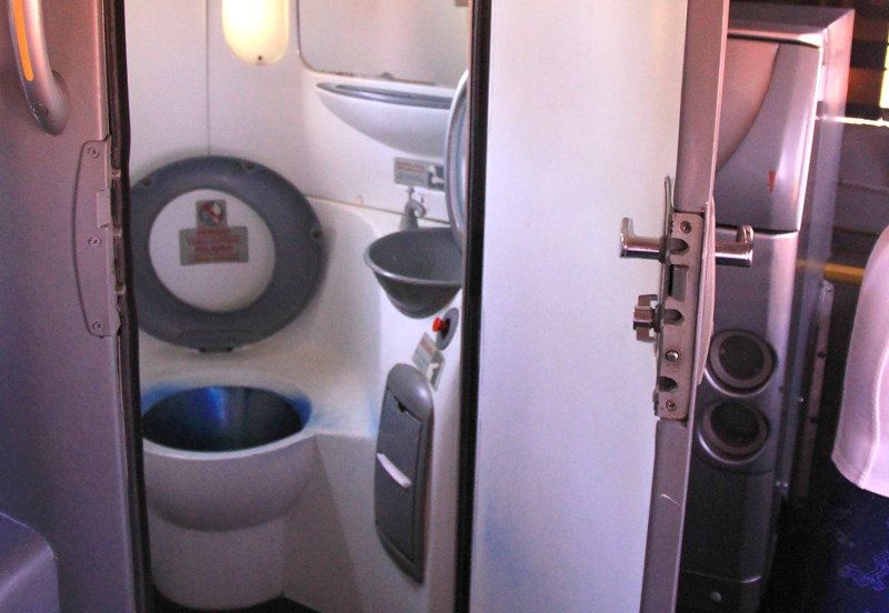 banheiro com decoracao de onibus 2