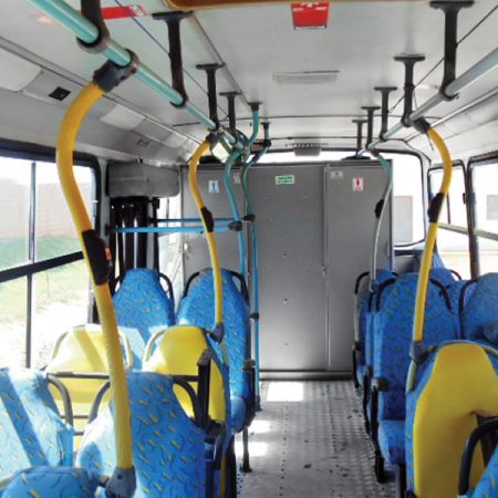 banheiro com decoracao de onibus