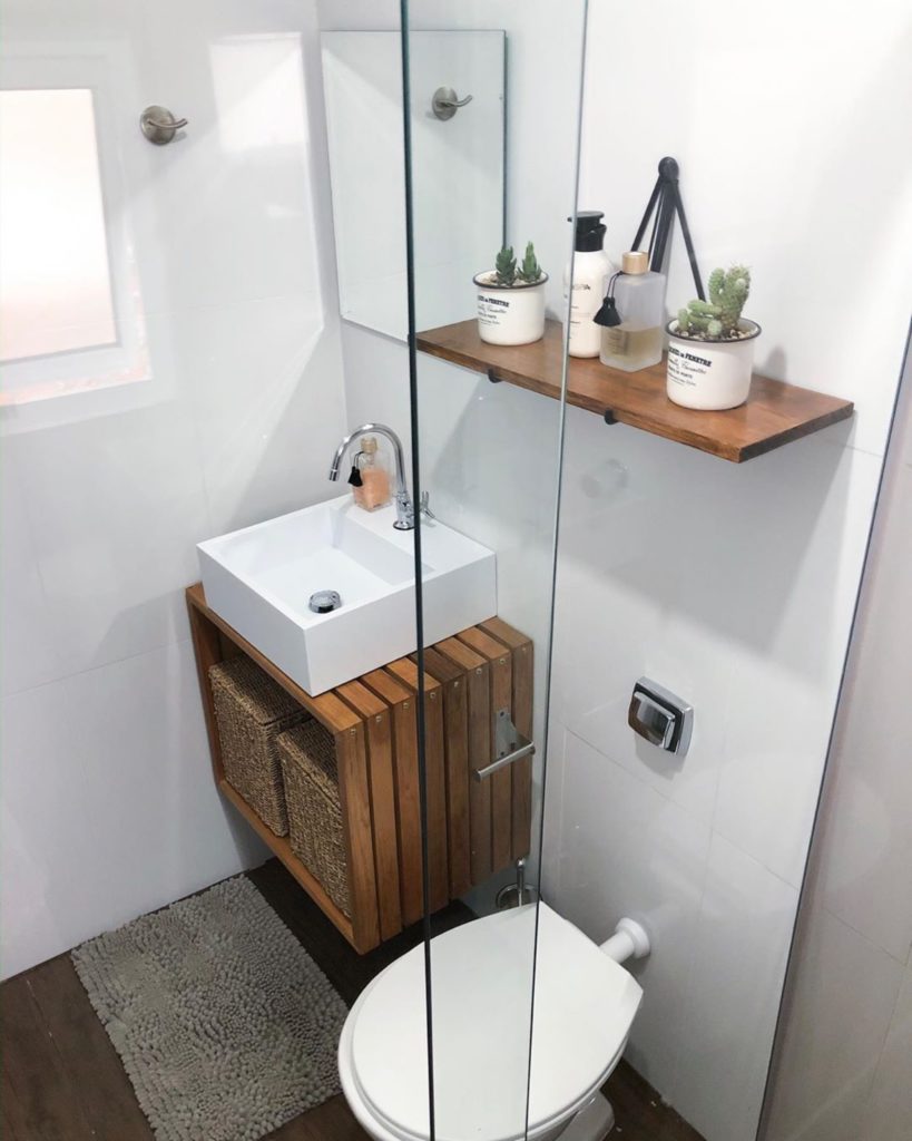 banheiro com decoracao de sol