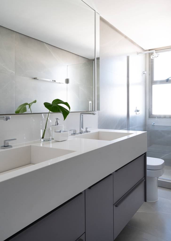 Como escolher o material ideal para a bancada do seu banheiro duplo