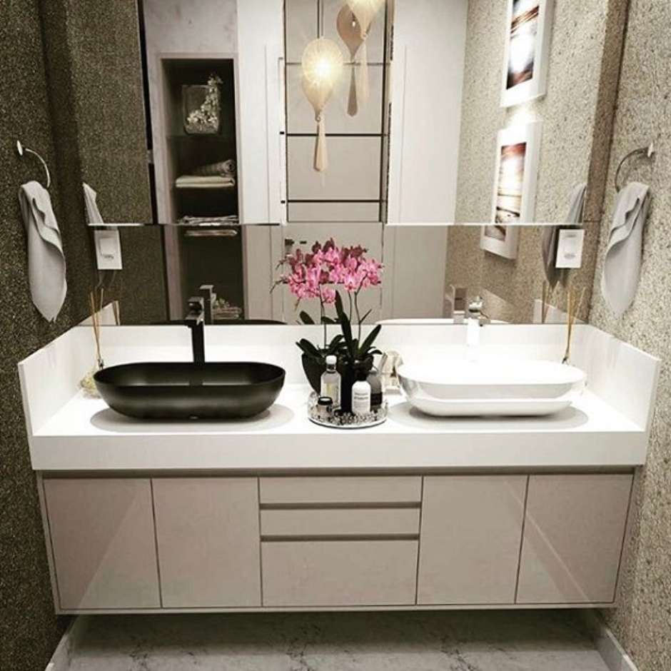 iluminação ideal para bancada dupla banheiro