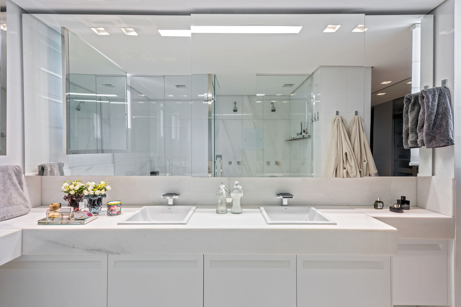 vantagens banheiros com duas cubas