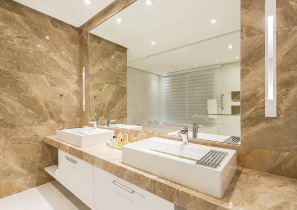 iluminação ideal para bancada dupla banheiro