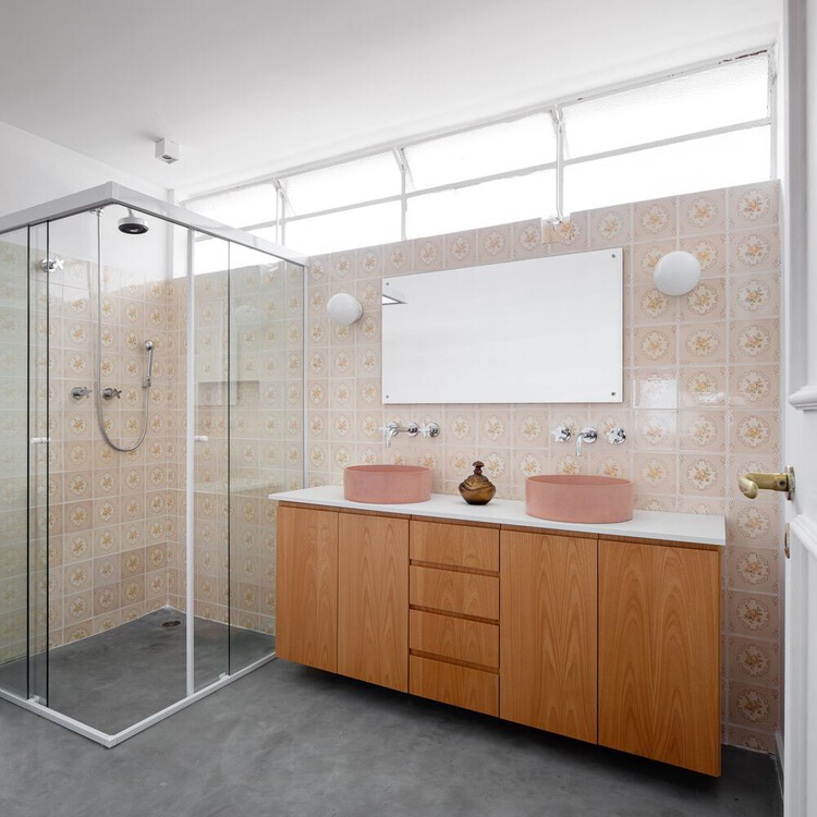 banheiro com janela maxim ar de aluminio