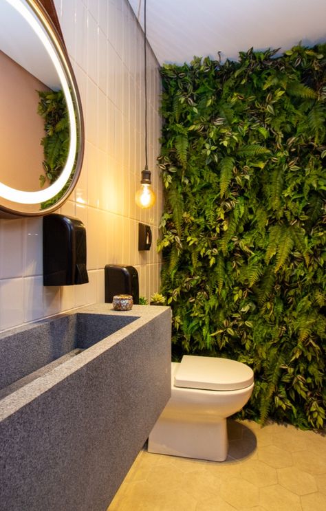 DIY: Crie seu Jardim Vertical no Banheiro com Dicas de Instalação e Materiais