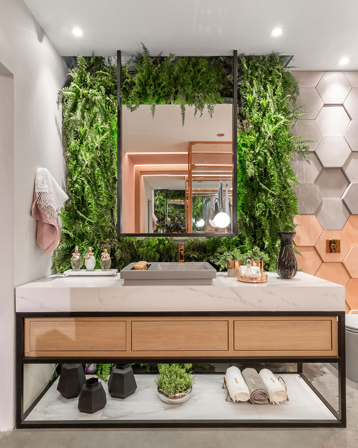 banheiro com jardim vertical 2