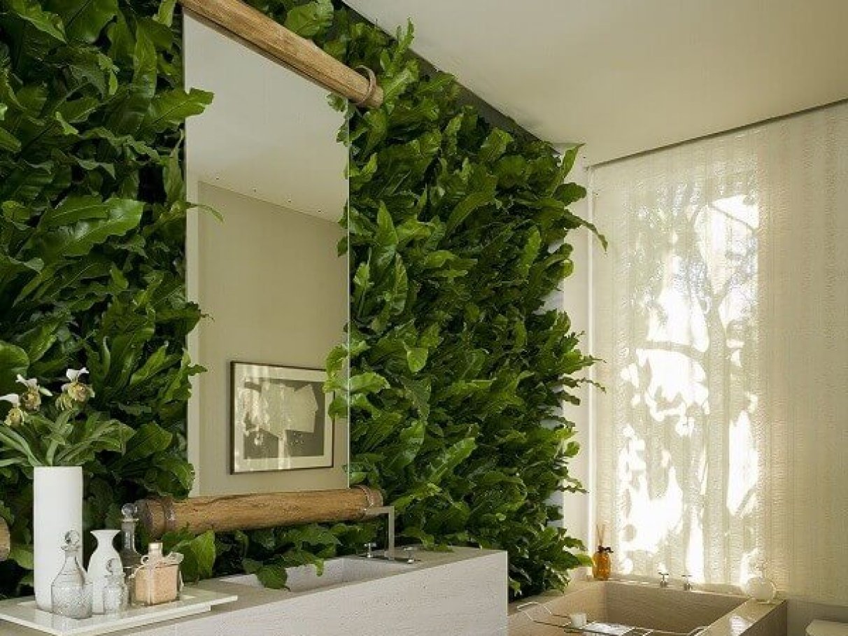 Jardim Vertical Artificial vs. Natural: Qual a Melhor Opção para seu Banheiro?