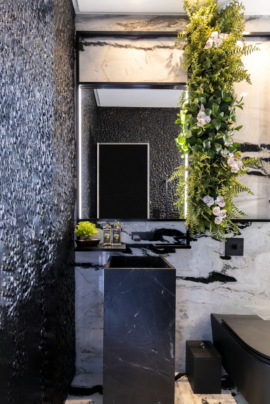 Maximizando Espaços: Jardins Verticais para Banheiros Pequenos e Lavabos