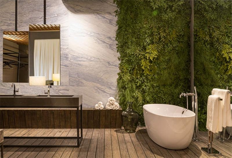 Jardim Vertical Artificial vs. Natural: Qual a Melhor Opção para seu Banheiro?