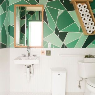 ideias de pintura geométrica para banheiro pequeno