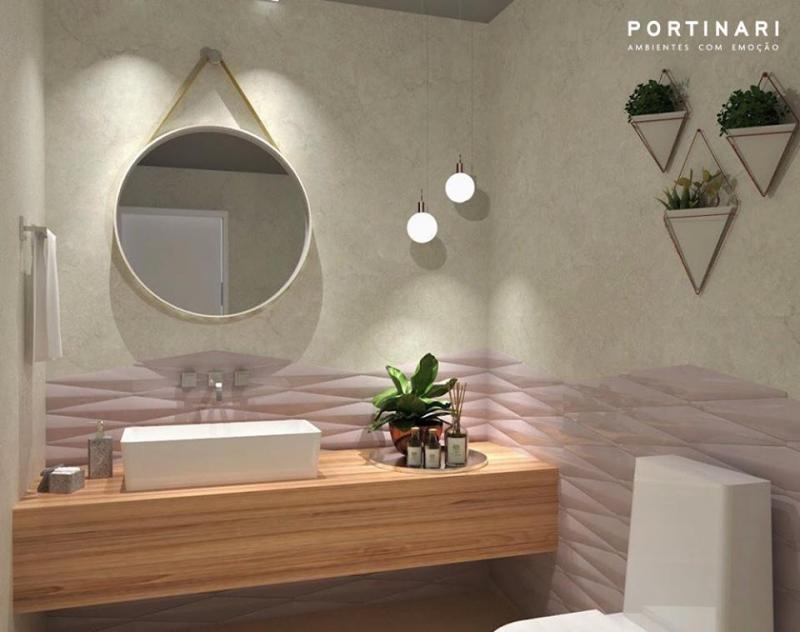 banheiro com pintura geometrica