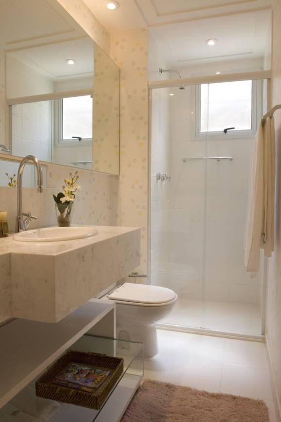 otimização de espaço em banheiros compactos