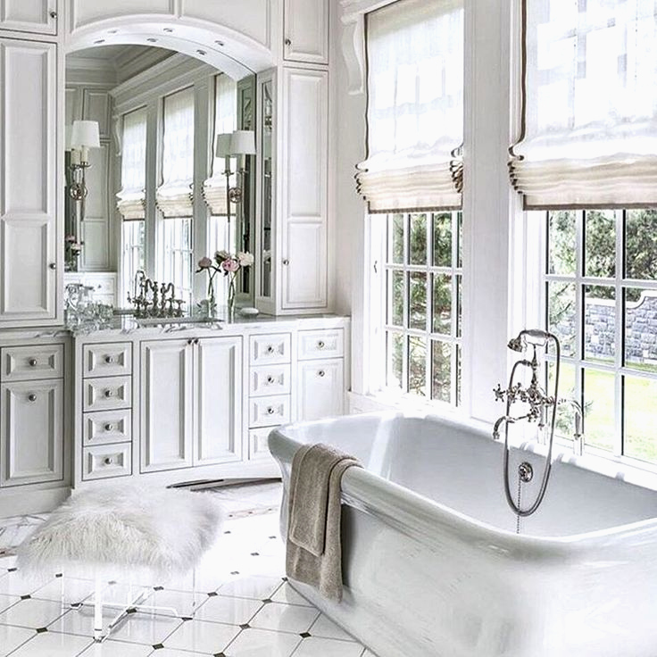 5 Materiais Essenciais para um Banheiro Clássico de Luxo