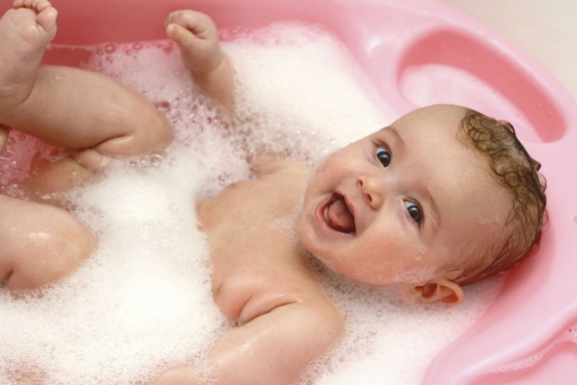 Cuidados com o Umbigo do Recém-Nascido Durante e Após o Banho