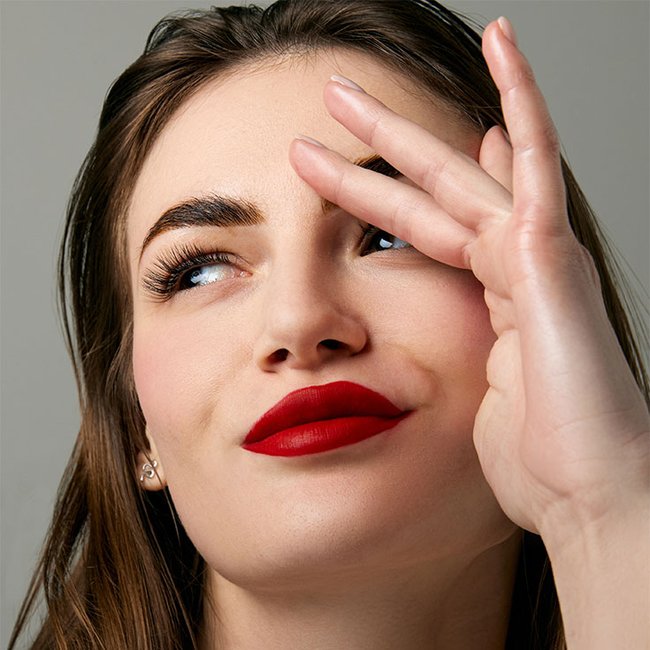 Batom vermelho matte vs. cremoso: qual o melhor para você?