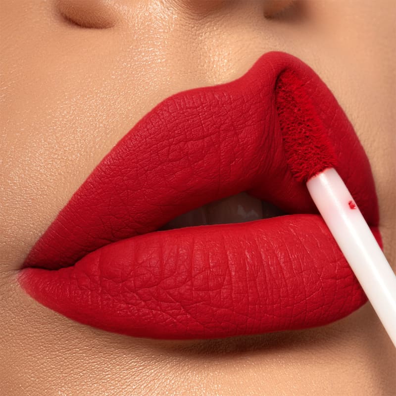 Batom vermelho matte vs. cremoso: qual o melhor para você?